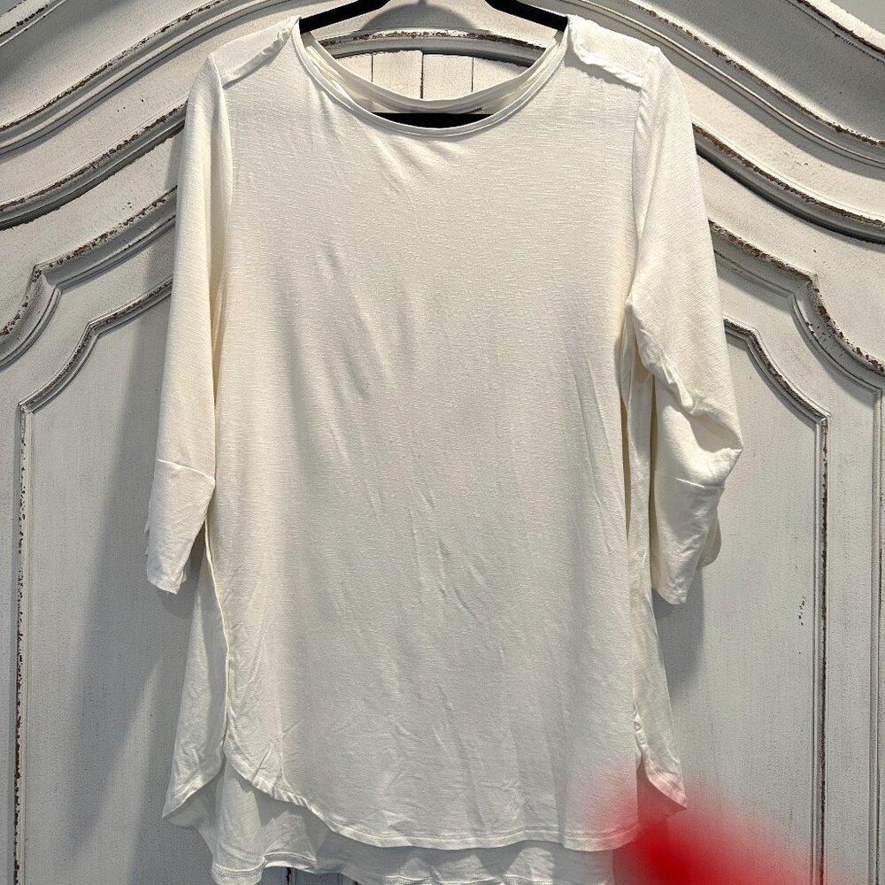Chico;s Women's Zenergy Kint Top 3/4 sleeve silver button cuff detail 2 White